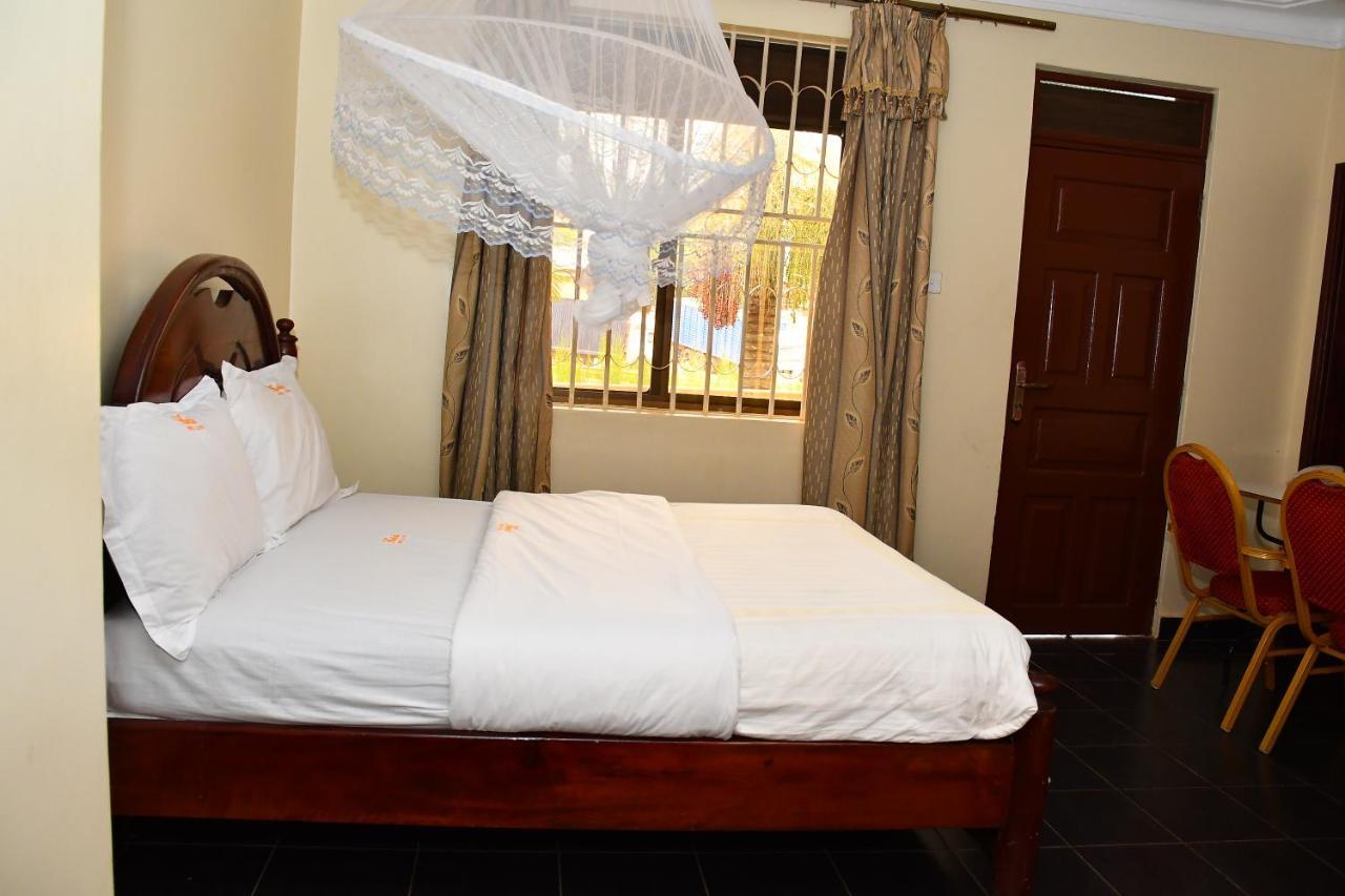 Florida Hotel Zaana Kampala Zewnętrze zdjęcie