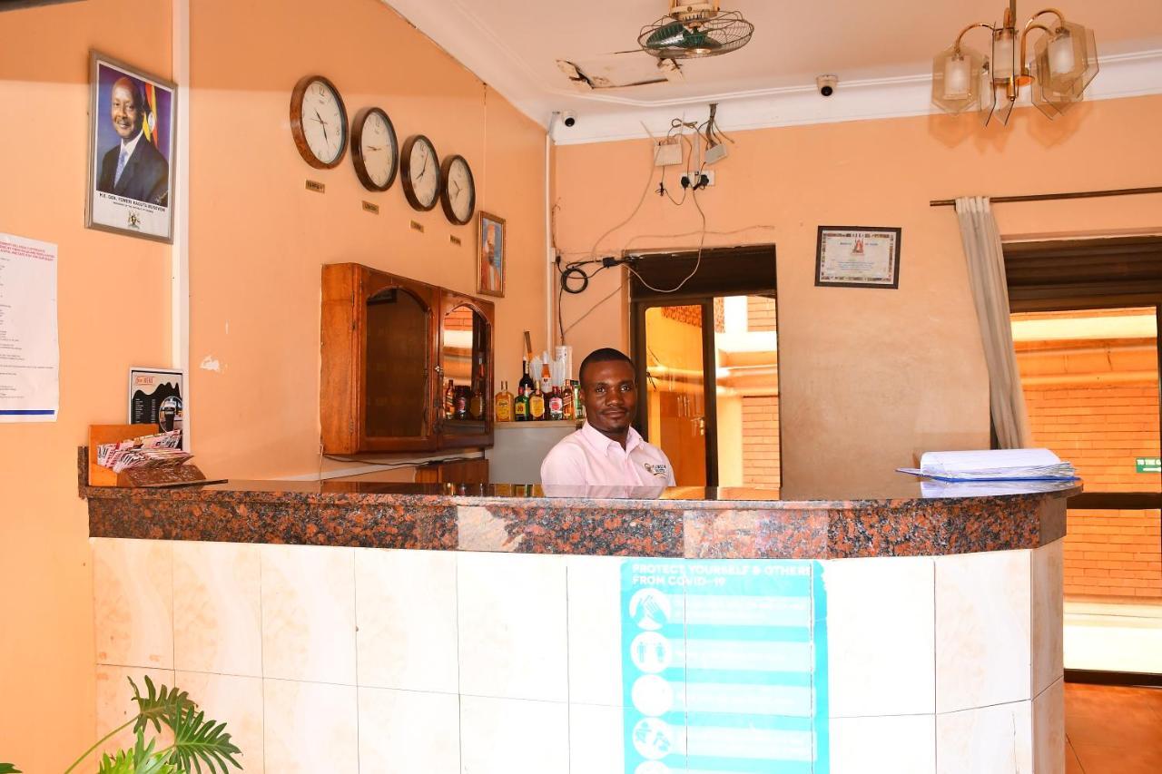 Florida Hotel Zaana Kampala Zewnętrze zdjęcie