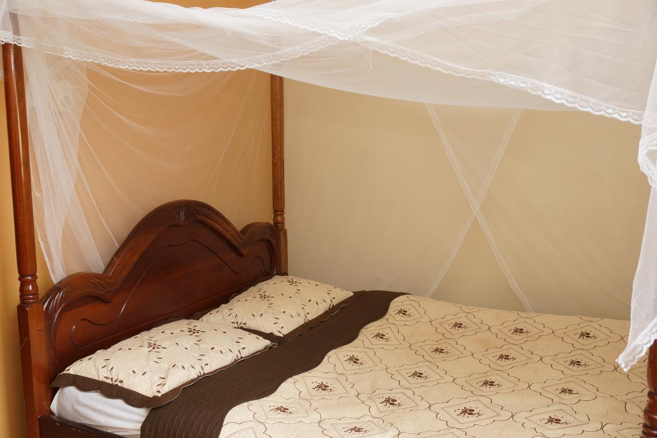 Florida Hotel Zaana Kampala Zewnętrze zdjęcie